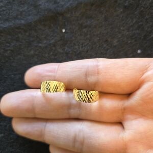 Nice Solid 18k Yellow Gold Diamond Cut Small Hoop Earrings